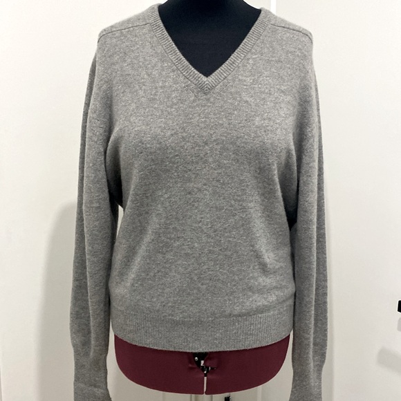 Saks Fifth Avenue Other - SAKS FIFTH AVENUE 💯% Cashmere V-Neck Sweater |Size Medium